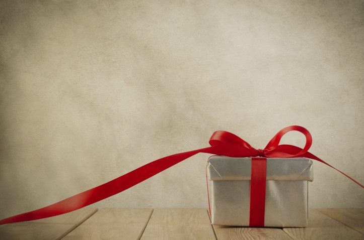 gift-box-2-iStockphoto-1940x1284